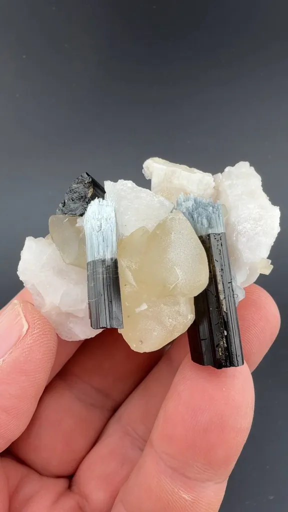 Dravite image