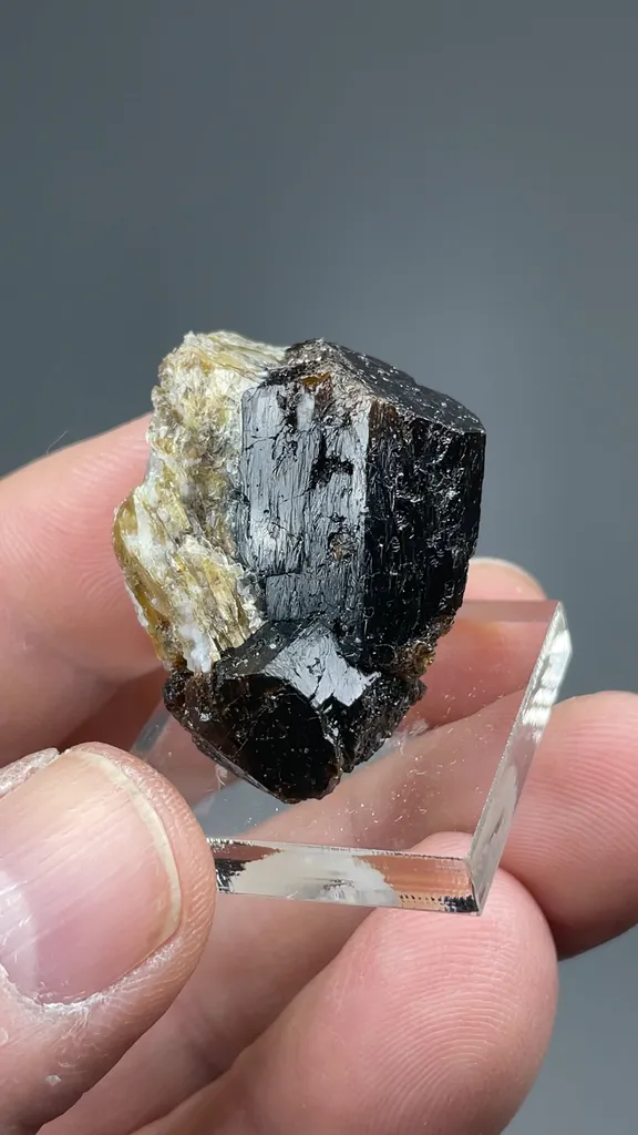 Dravite - image 2