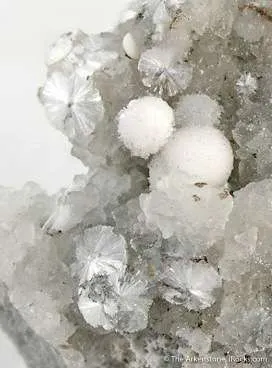Dresserite, Strontianite - image 2