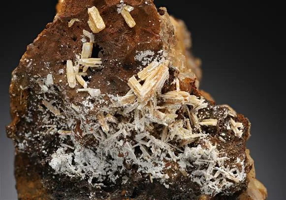 Dundasite image