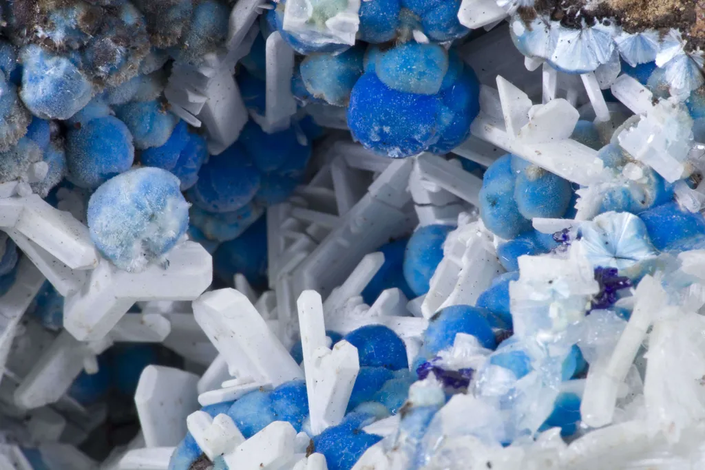 Dundasite on Hydrocerussite - image 3