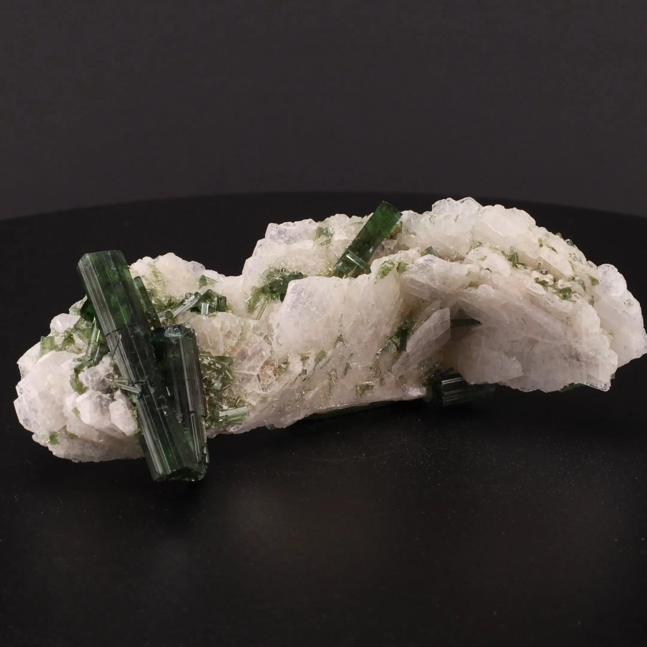 Elbaite, Albite v. Cleavelandite - image 2