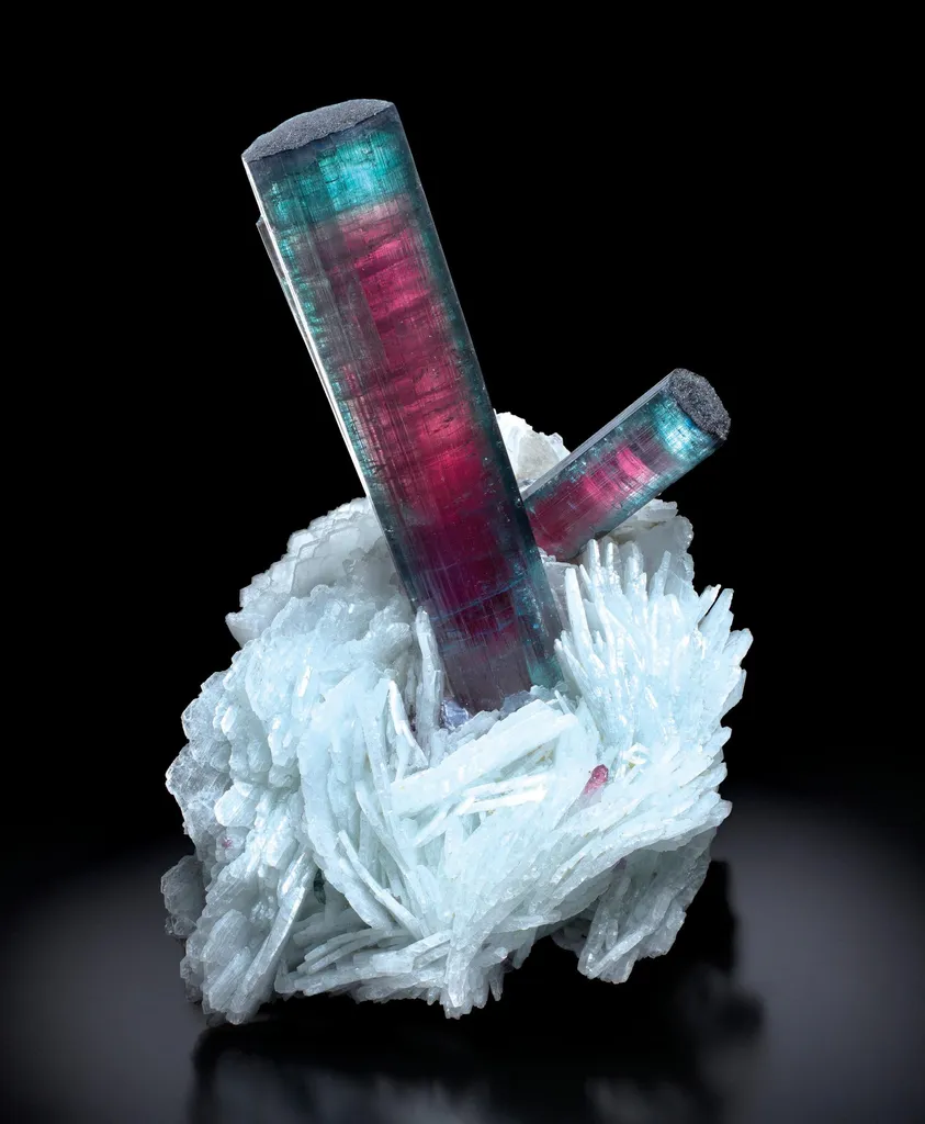 Elbaite, Cleavelandite image