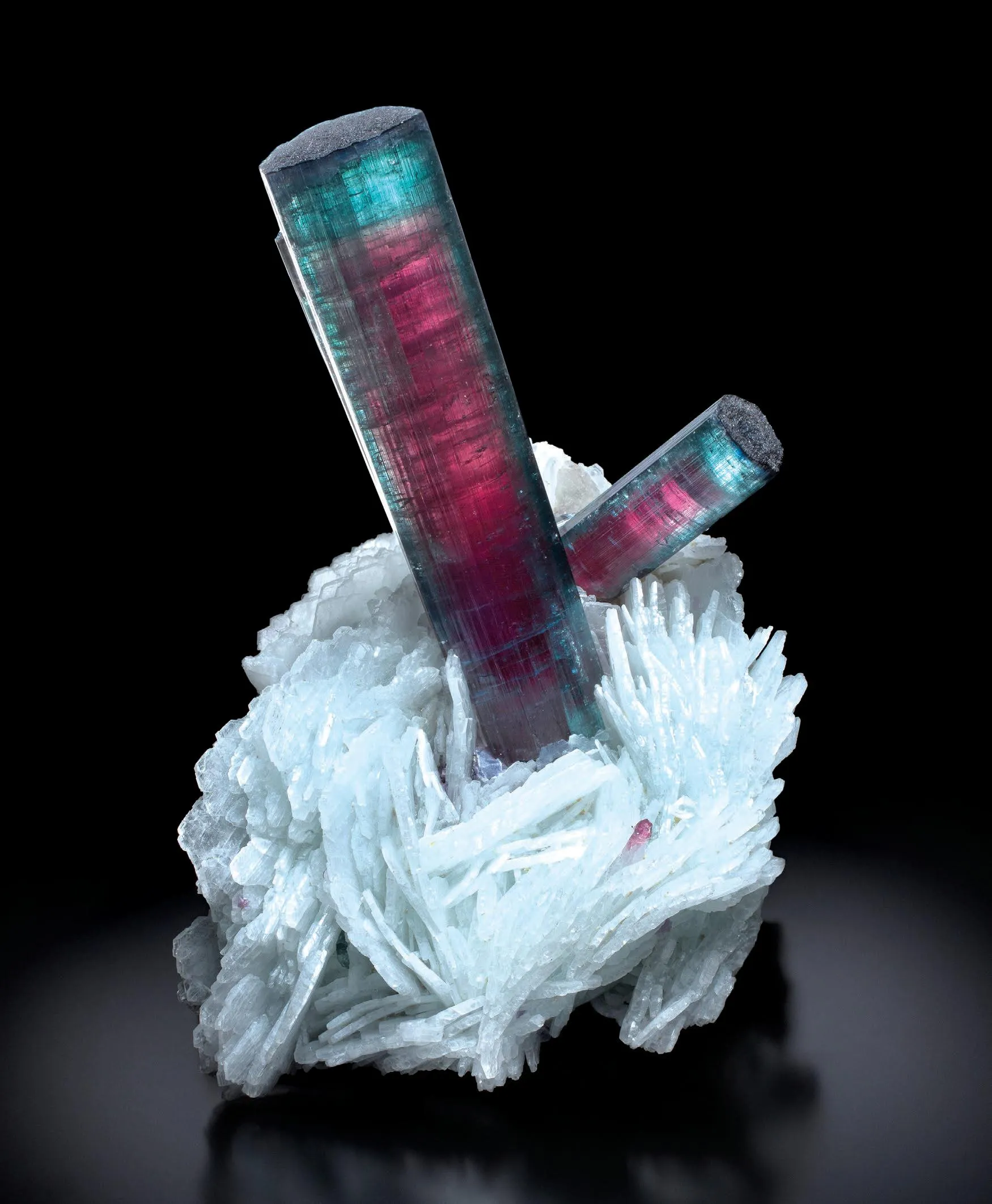 Elbaite, Cleavelandite - image 1