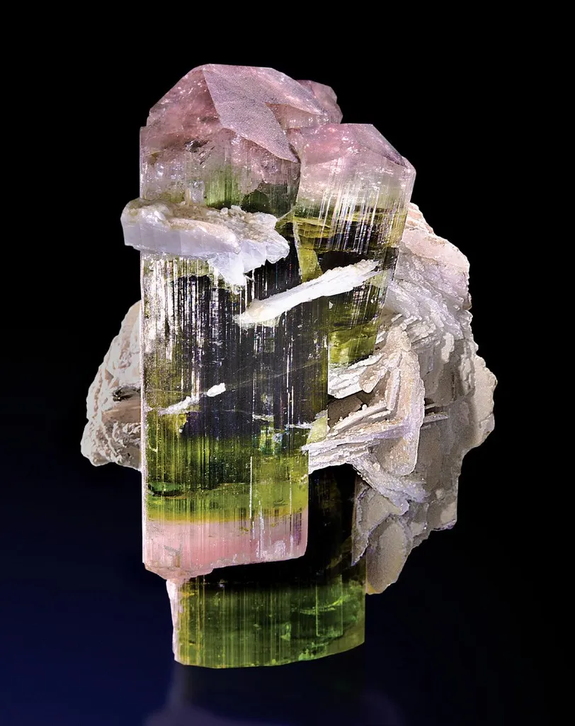 Elbaite, Cleavelandite image