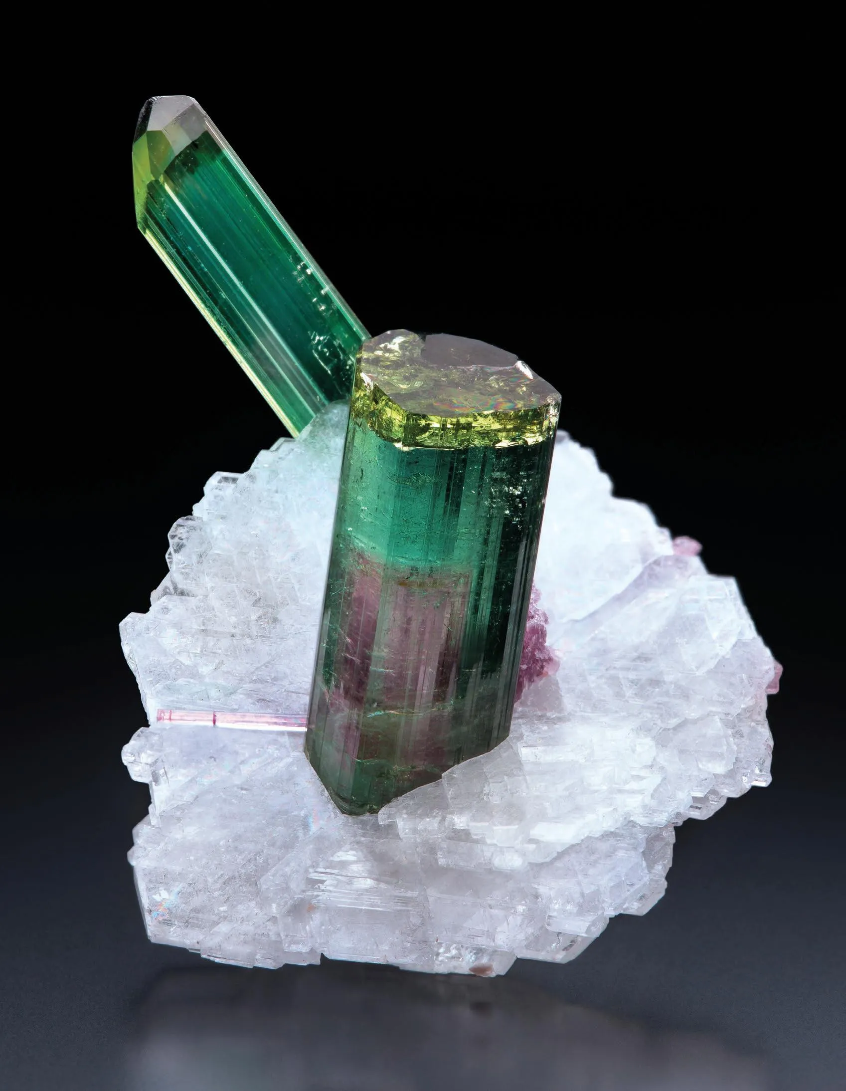 Elbaite, Cleavelandite - image 1