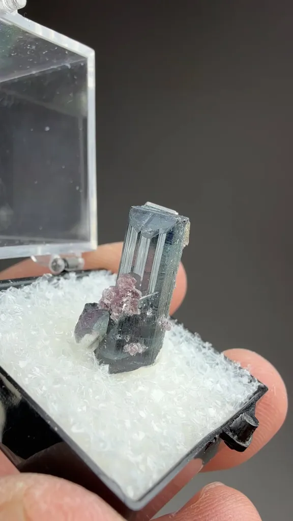 Elbaite - image 2