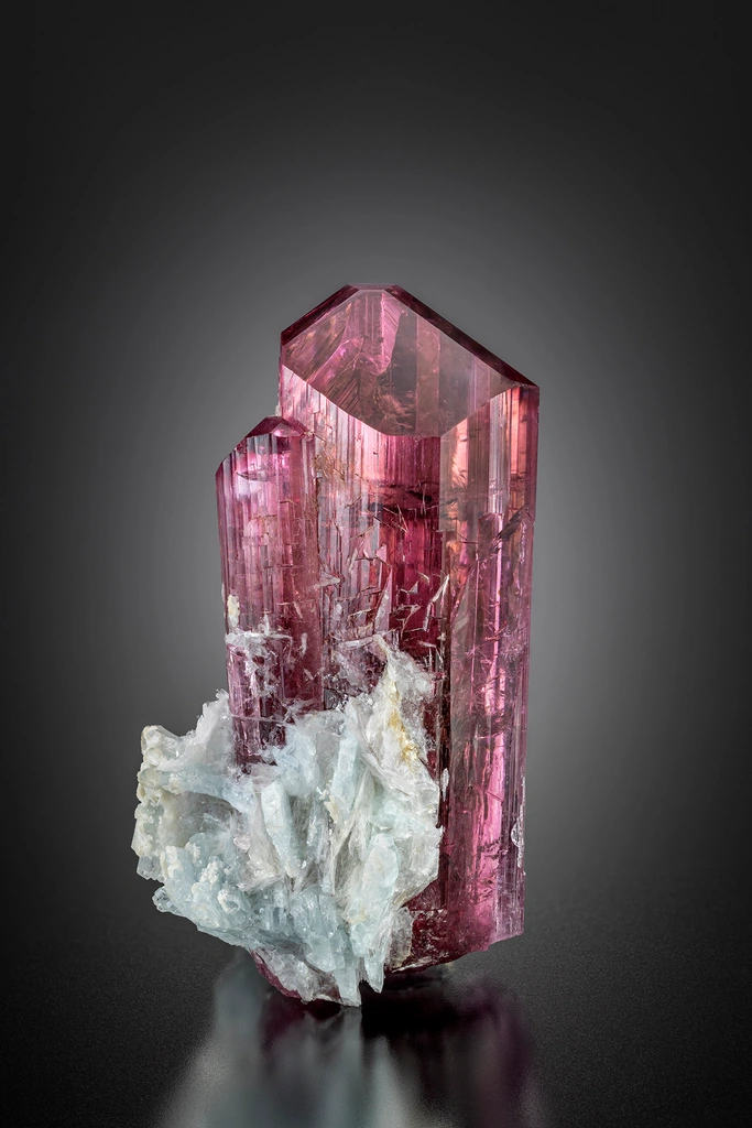 Elbaite from Sosedka pegmatite vein, Malkhan pegmatite field, Zabaykalsky Krai, Russia image