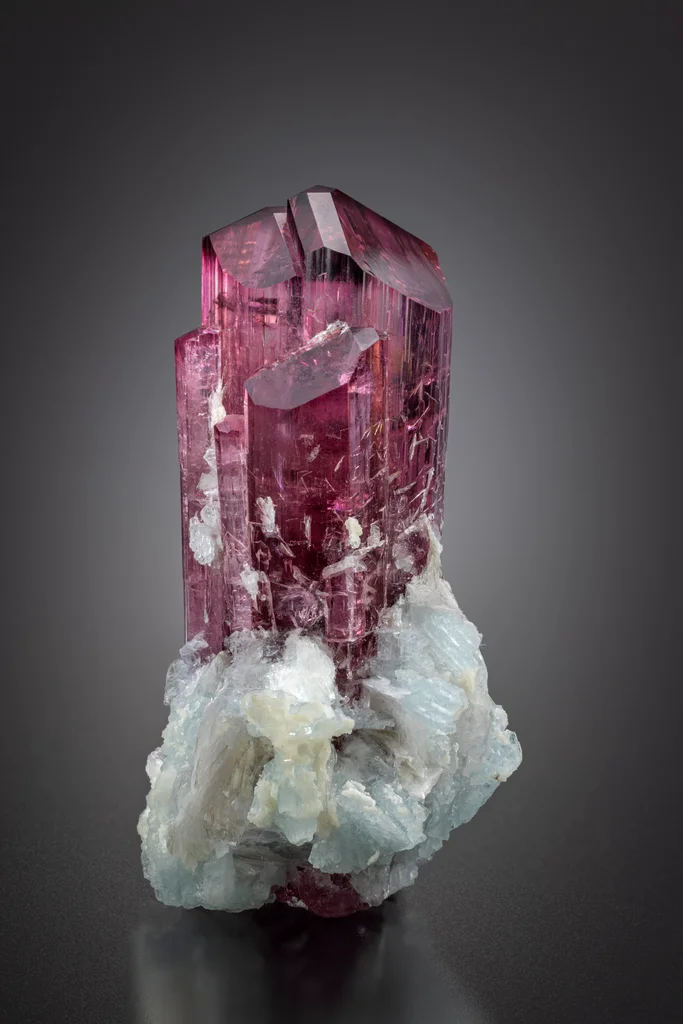 Elbaite from Sosedka pegmatite vein, Malkhan pegmatite field, Zabaykalsky Krai, Russia - image 2