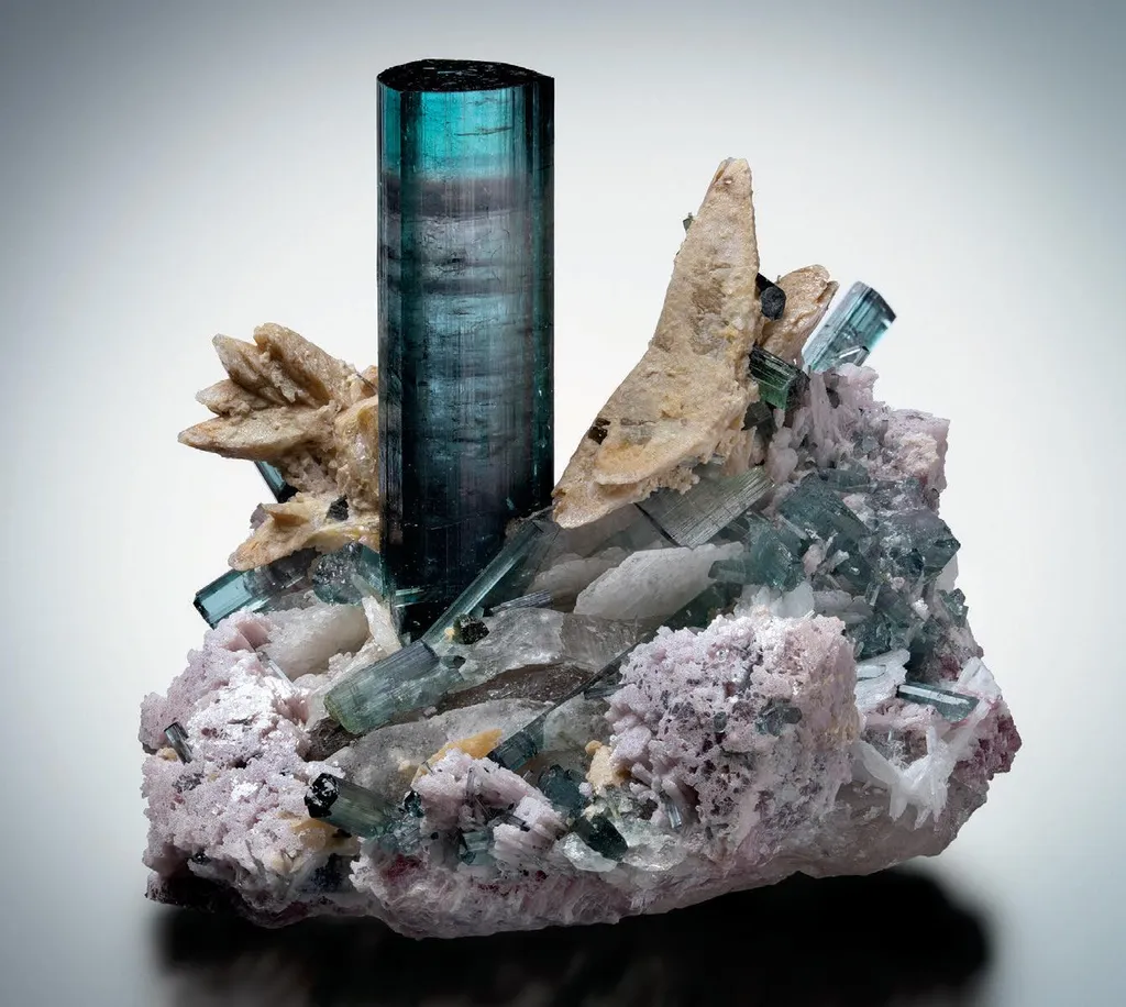 Elbaite, Hydroxylherderite image