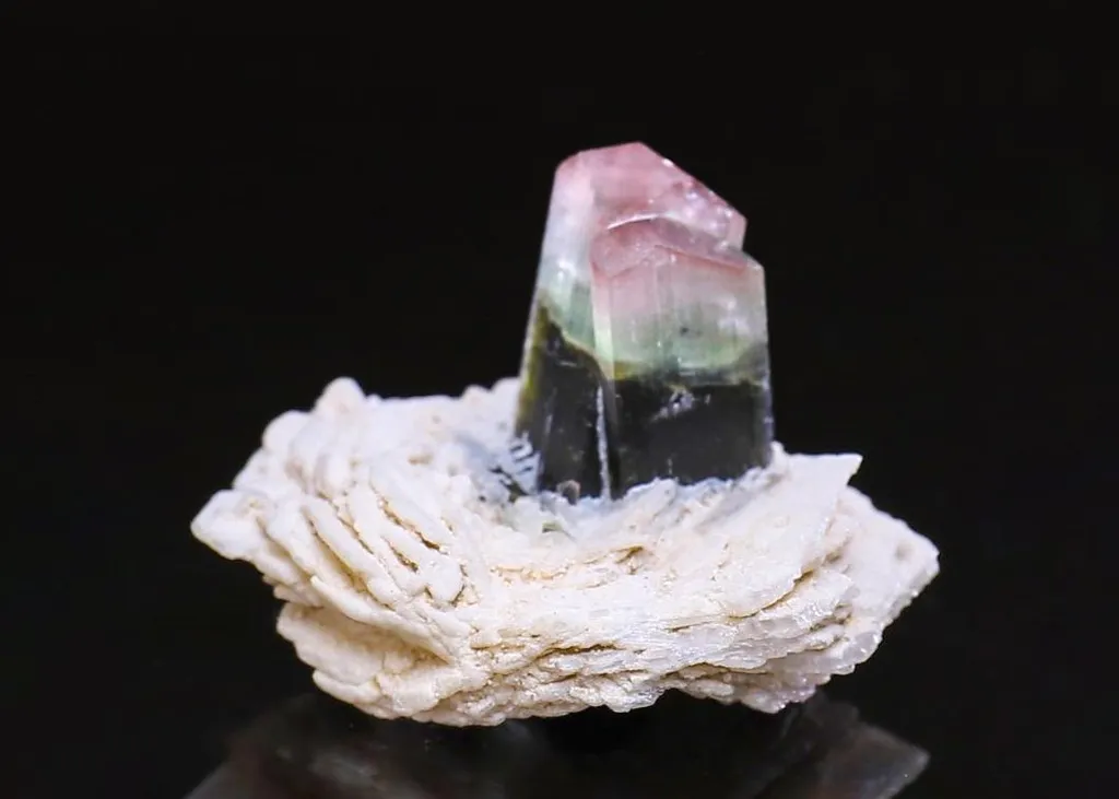 Elbaite on Cleavelandite image