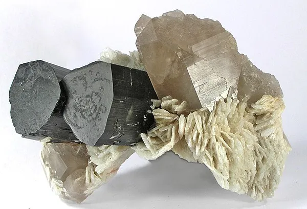 Elbaite, Quartz, Albite (Var: Cleavelandite) image