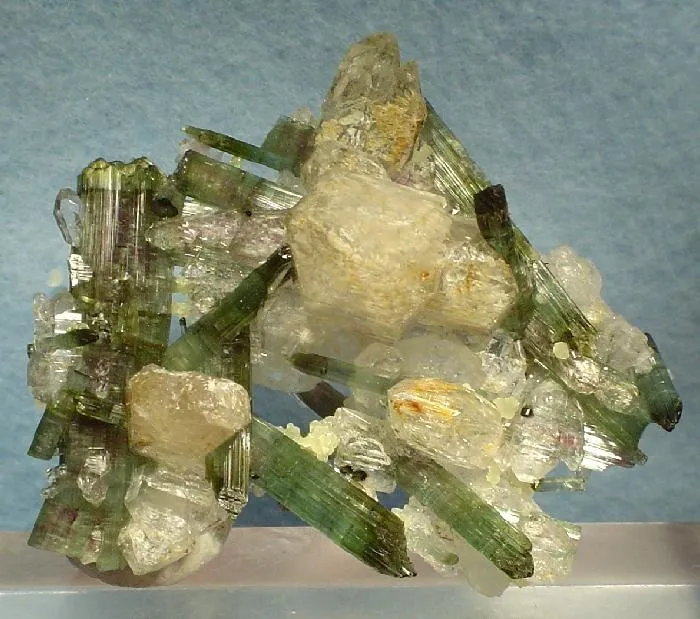 Elbaite, Quartz, Apatite-(Caf) image