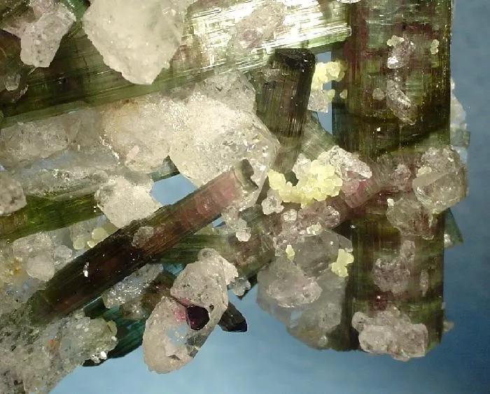 Elbaite, Quartz, Apatite-(Caf) - image 2