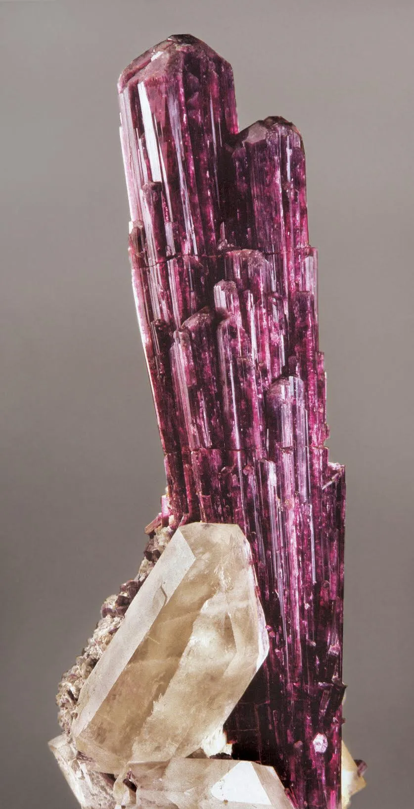Elbaite, Quartz, Cleavelandite - image 1