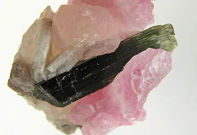 Elbaite, Quartz (Var: Rose Quartz) - image 2