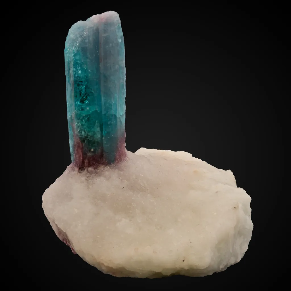Elbaite v. Cuprian, Quartz image