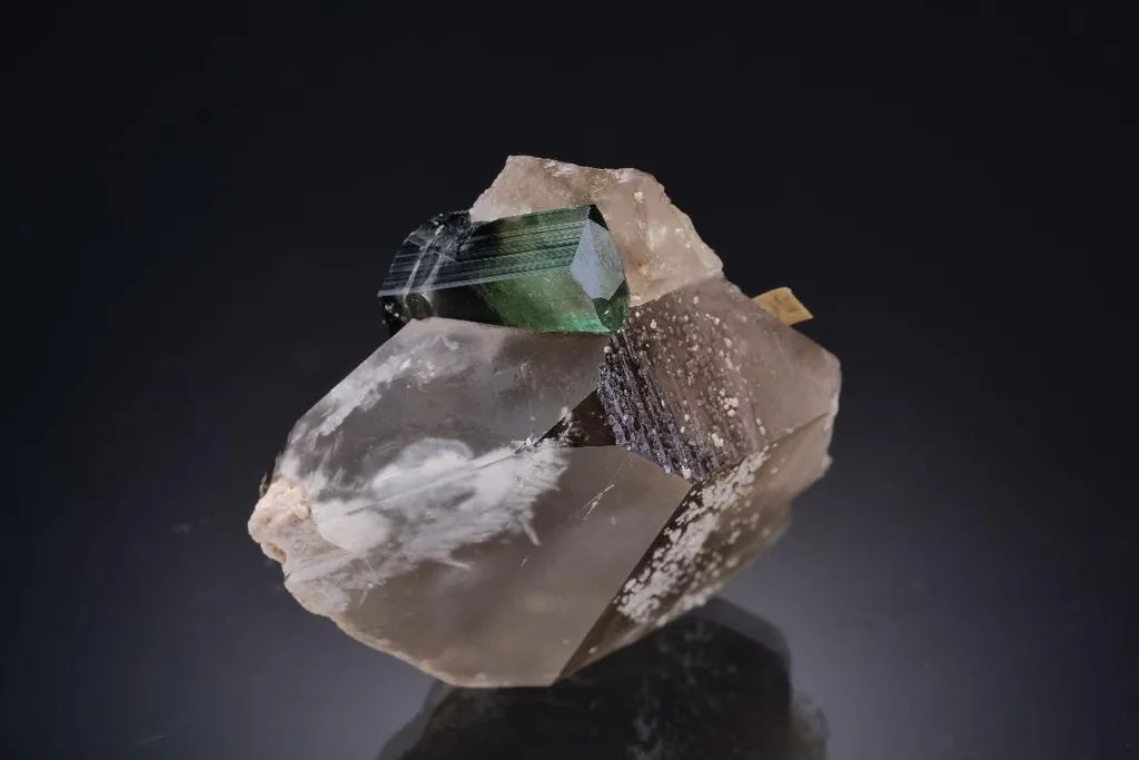 Elbaite var. Verdelite on Quartz image
