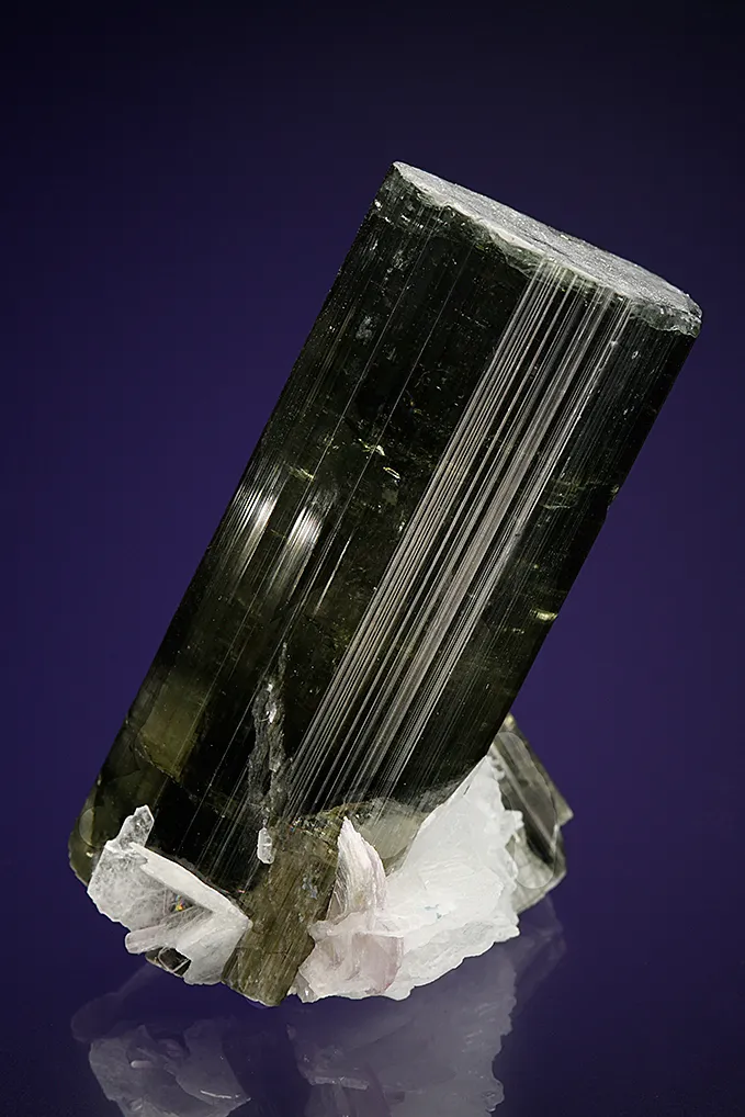 Elbaite with Albite var. Cleavelandite - image 3