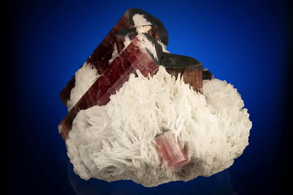 Elbaite with Albite var. Cleavelandite - image 4