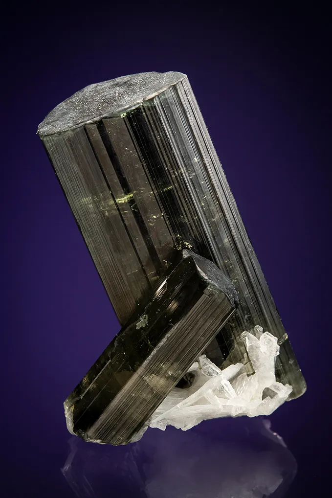 Elbaite with Albite var. Cleavelandite image