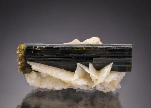 Elbaite with Albite var. Cleavelandite