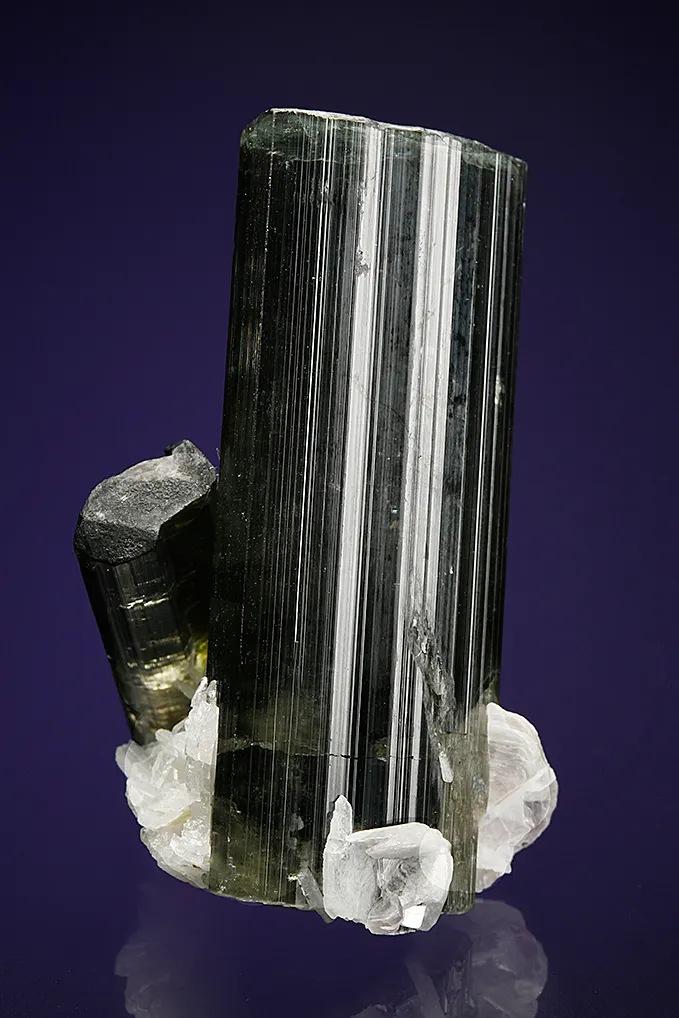 Elbaite with Albite var. Cleavelandite - image 4