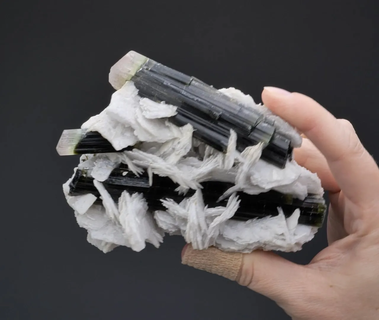 Elbaite with Cleavelandite - image 2