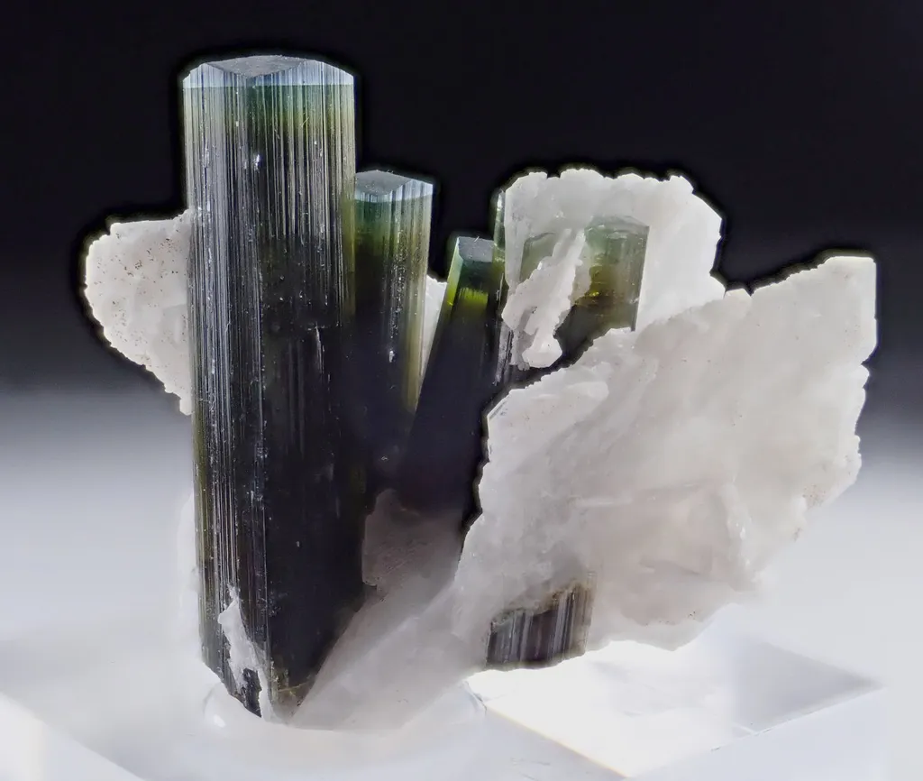 Elbaite with Cleavelandite image