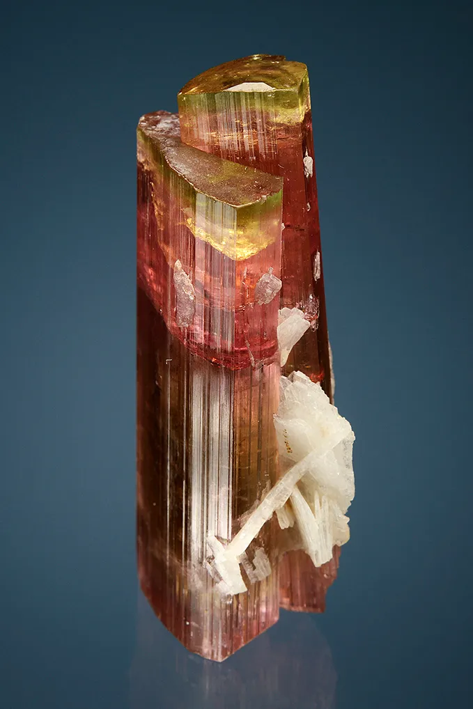 Elbaite with Lepidolite and Albite var. Cleavelandite - image 4
