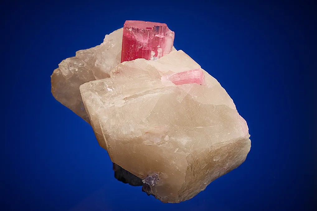 Elbaite with Lepidolite and Albite var. Cleavelandite on Quartz - image 2