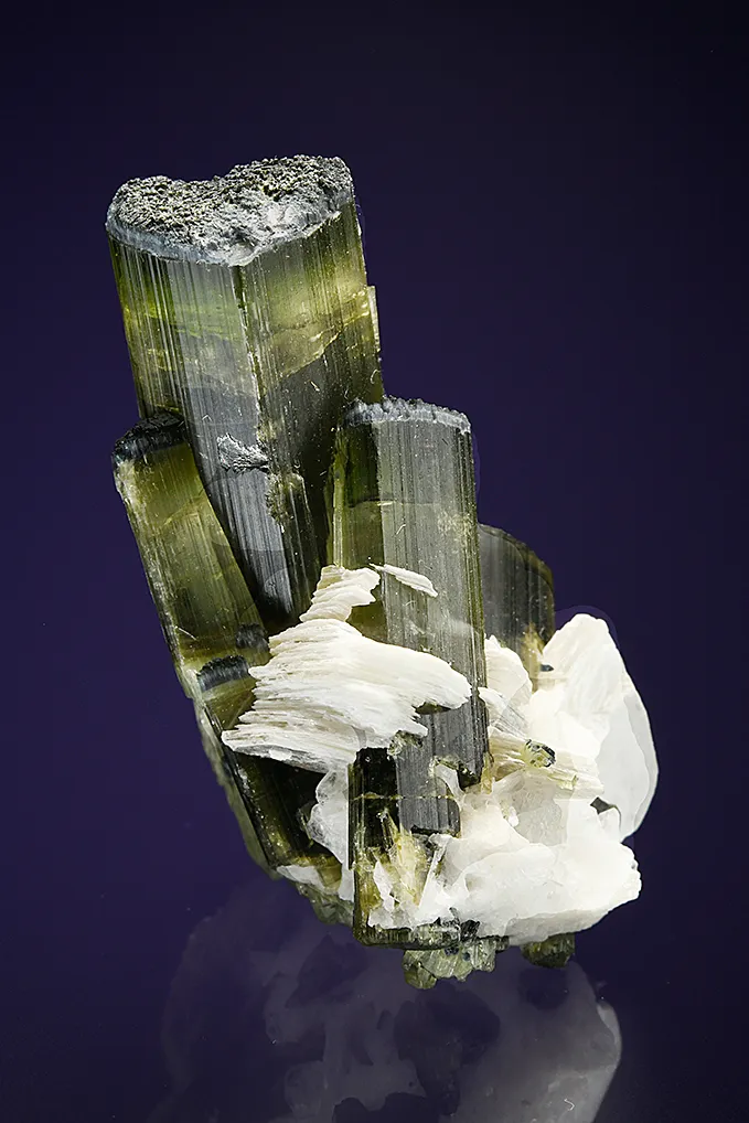 Elbaite with Mica and Albite var. Cleavelandite - image 2