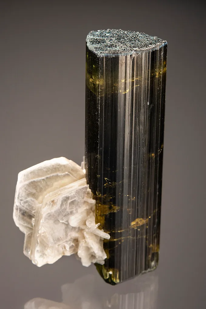 Elbaite with Mica and Albite var. Cleavelandite image