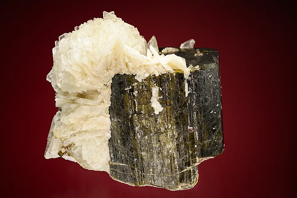 Elbaite with Topaz and Albite var. Cleavelandite - image 2