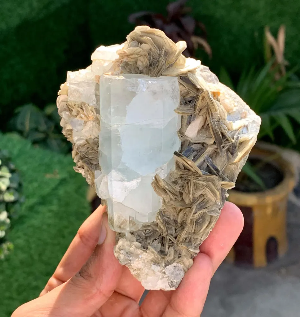 Elongated Blue Aquamarine Crystal on Muscovite Mica from Pakistan - image 2