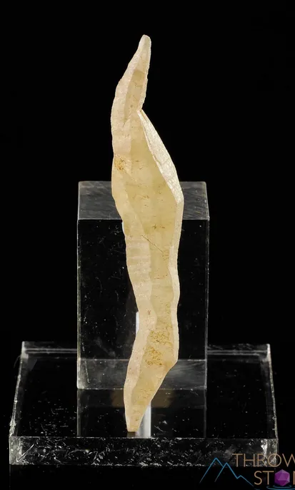 Elongated sapphire crystal