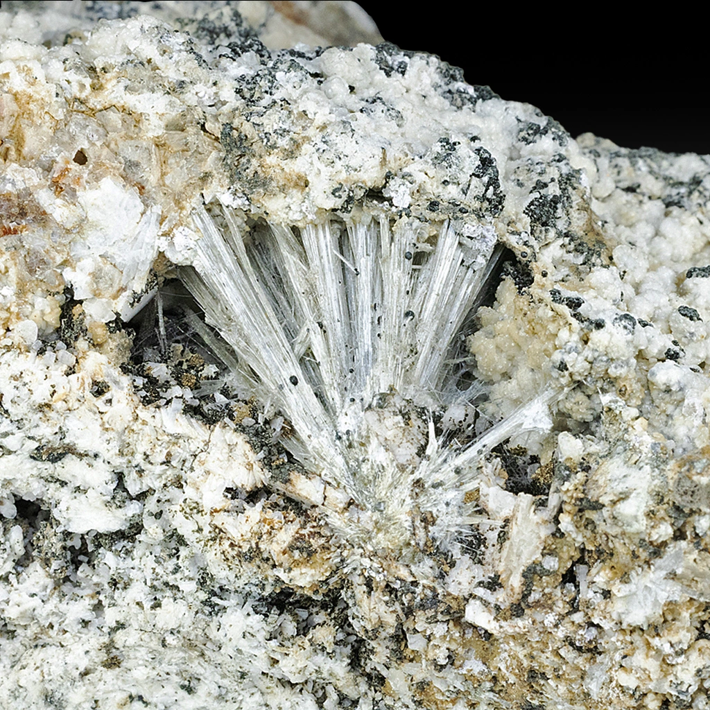 Elpidite from Poudrette Quarry - image 1