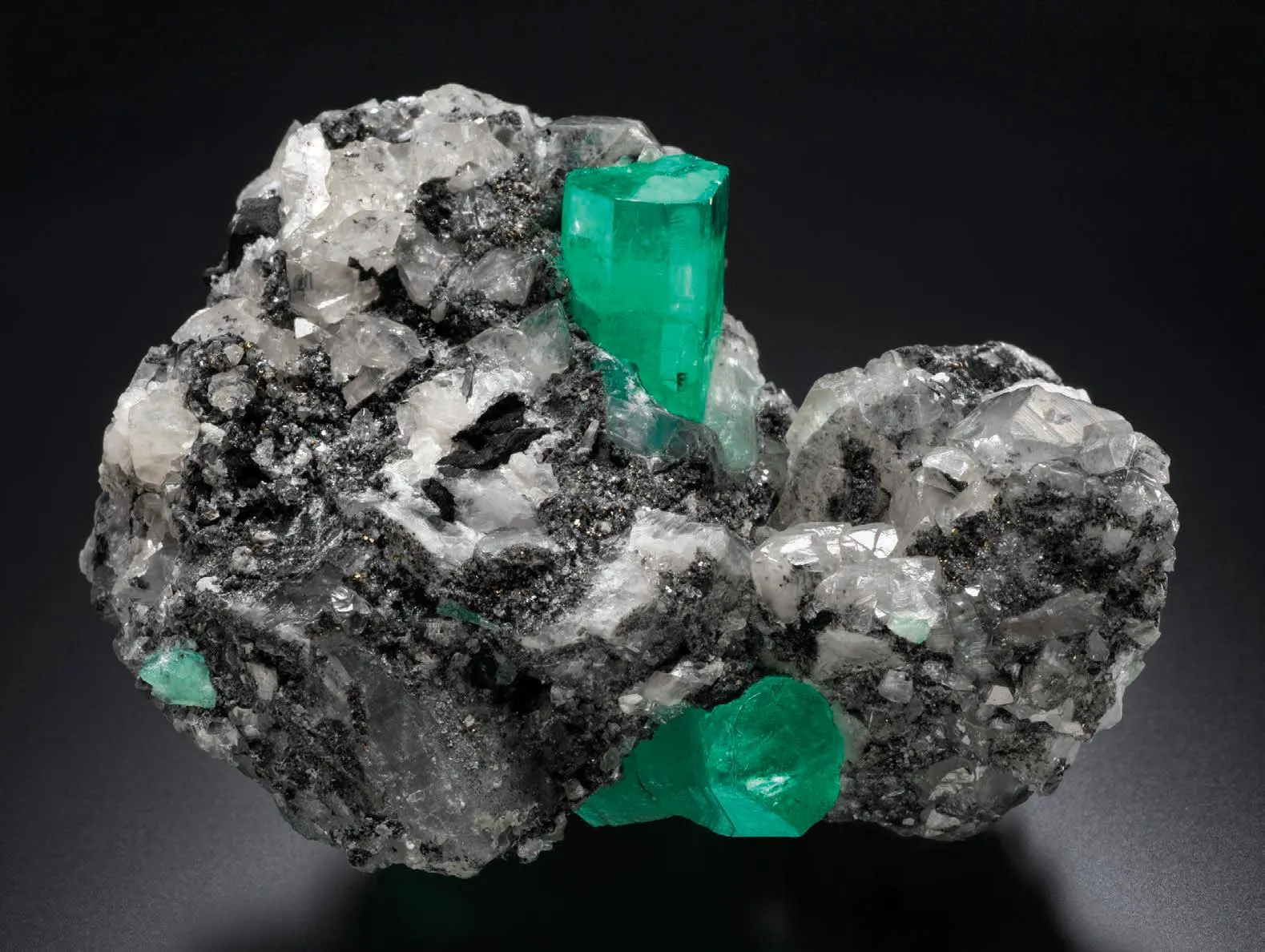 Emerald, Calcite - image 1
