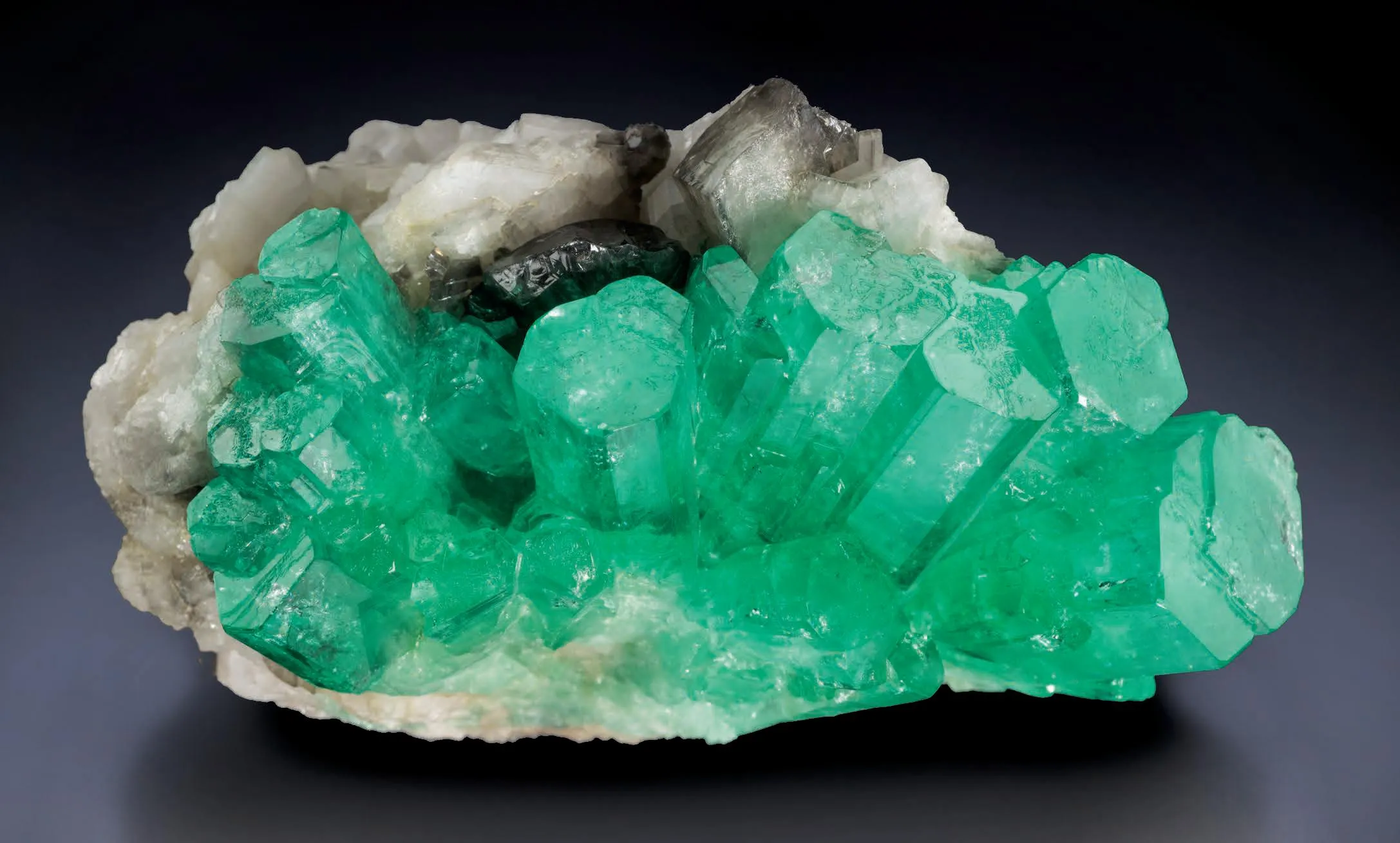 Emerald, Calcite - image 1