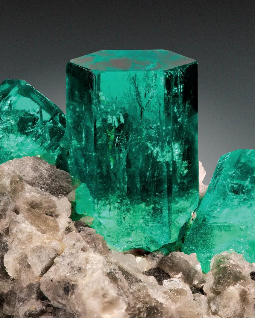 Emerald, Calcite - image 1