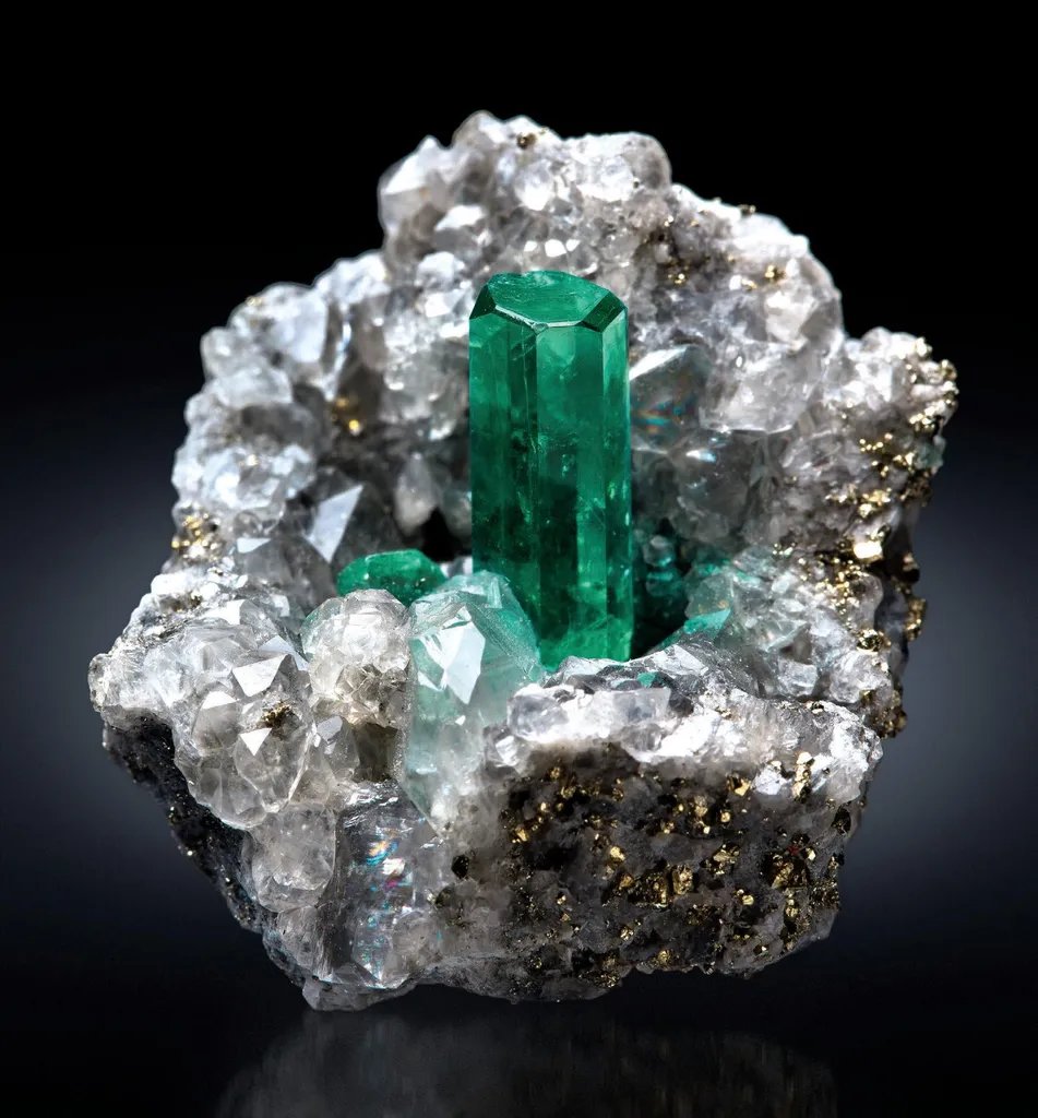 Emerald, Calcite, Pyrite image