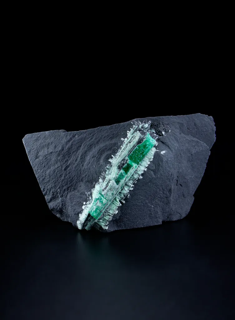 Emerald (Cat Eye) image