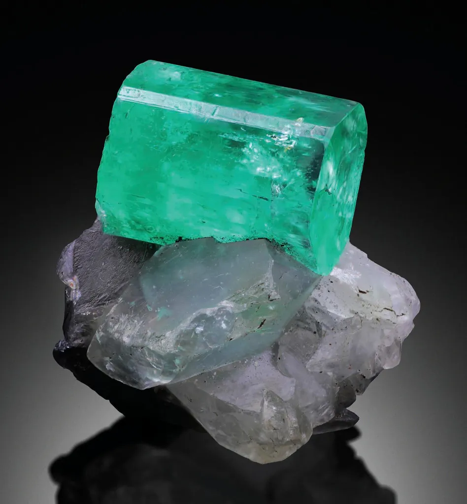 Emerald crystal on Calcite image