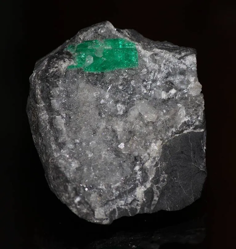 Emerald from Colombia, Boyacá Department, Muzo Mine image