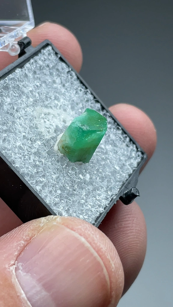 Emerald from Muzo Mine, Boyacá Department, Colombia - image 2