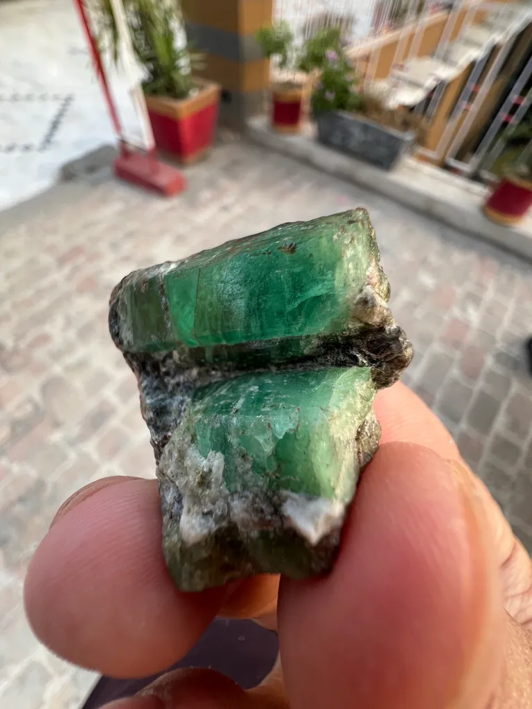 Emerald from Pakistan, Khyber Pakhtunkhwa Province, Garam Chashma - image 3