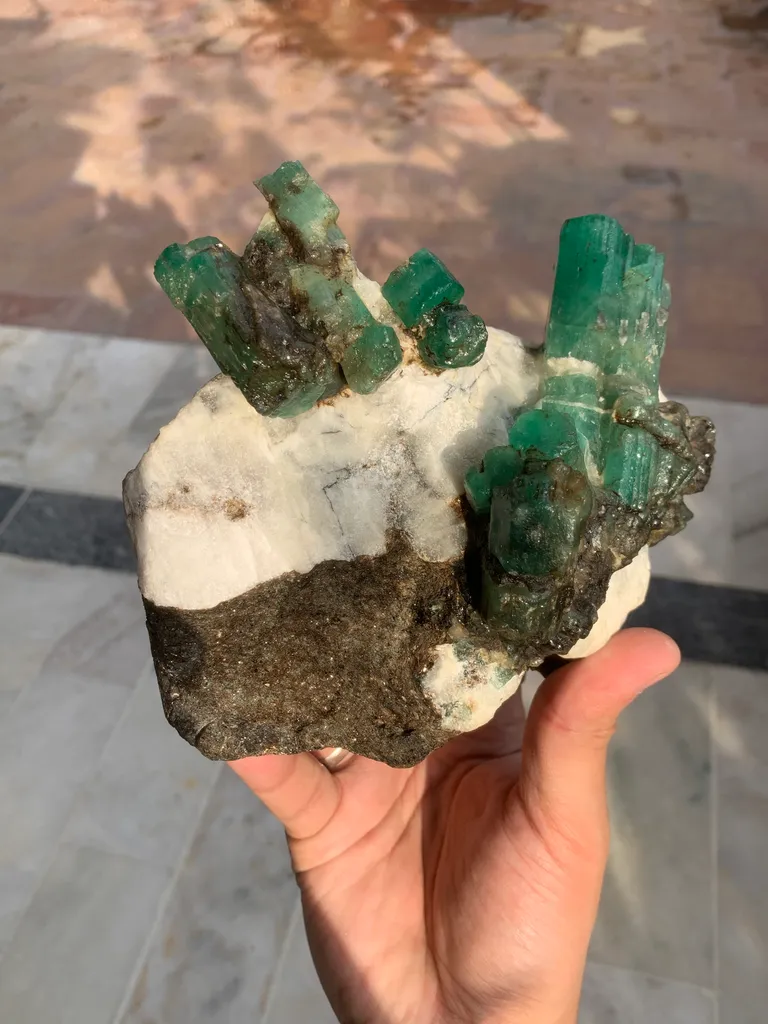 Emerald from Pakistan, Khyber Pakhtunkhwa Province, Garam Chashma , Chitral - image 3