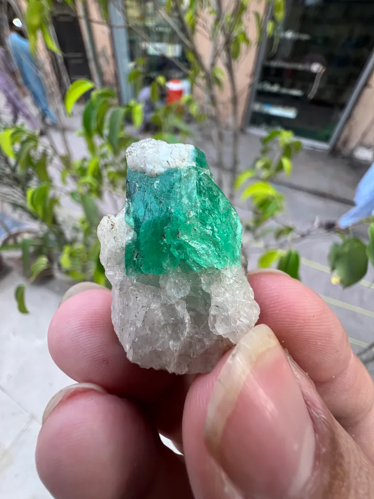 Emerald from Pakistan, Khyber Pakhtunkhwa Province, Garam Chashma - image 2