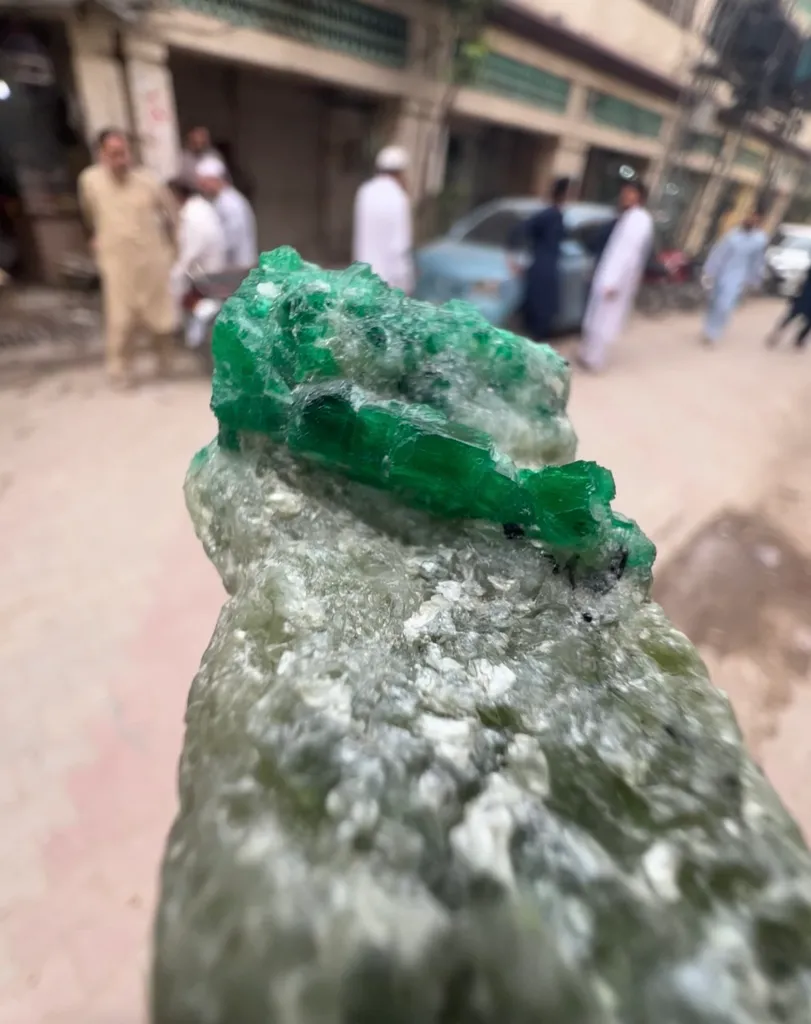 Emerald from Pakistan, Khyber Pakhtunkhwa Province, Swat District - image 4