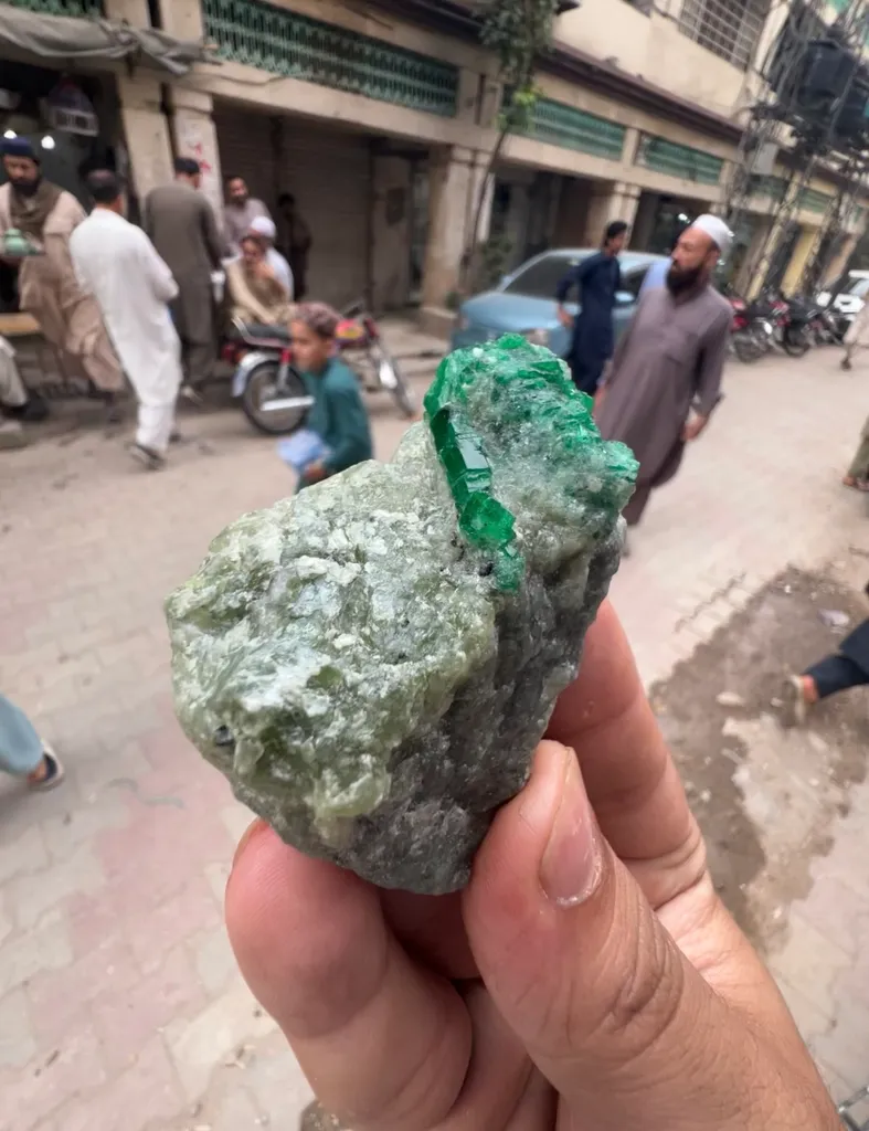 Emerald from Pakistan, Khyber Pakhtunkhwa Province, Swat District - image 6